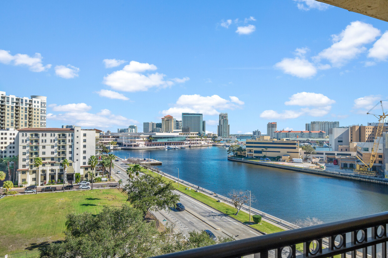 Primary Photo - 345 Bayshore Blvd