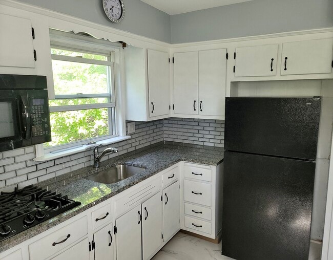 Building Photo - 5 Reidel Ct