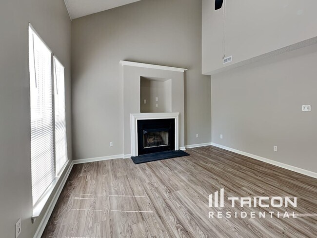 Foto del edificio - 13006 Planters Row Dr