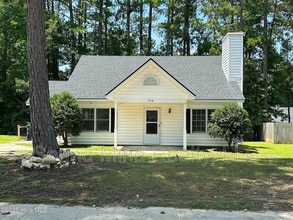Building Photo - 2116 Tanglewood Rd