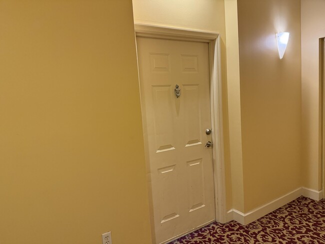 Foto del edificio - 616 Clearwater Park Rd