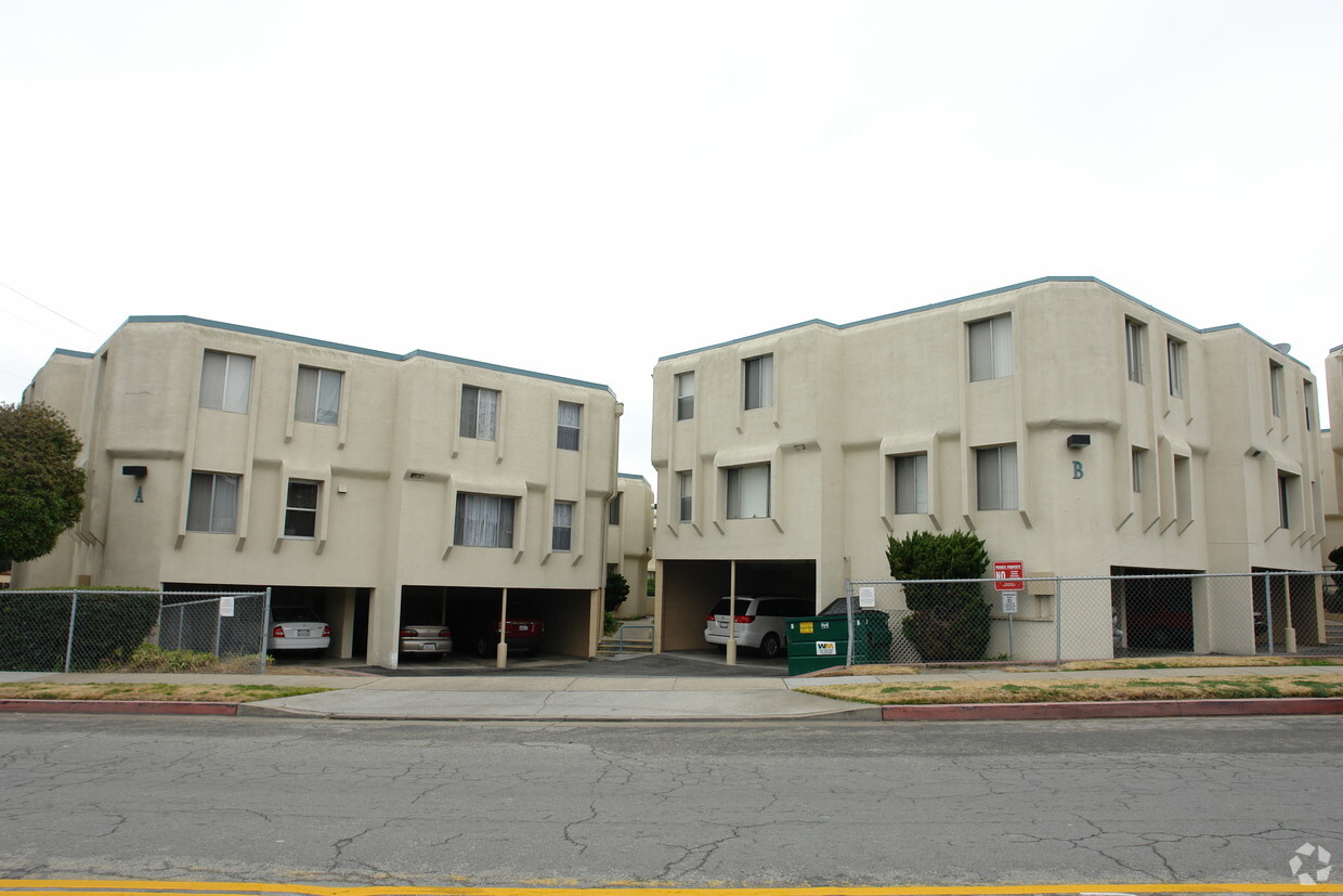 Foto del edificio - Charles Apartments