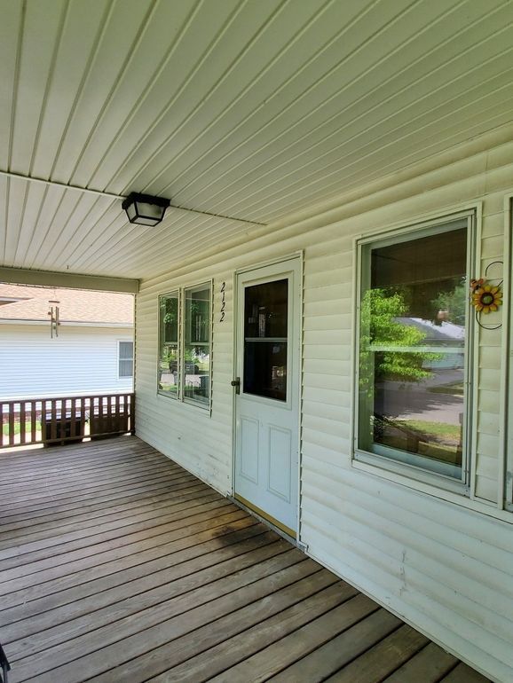Big Front Porch - 2122 Catalpa Ave