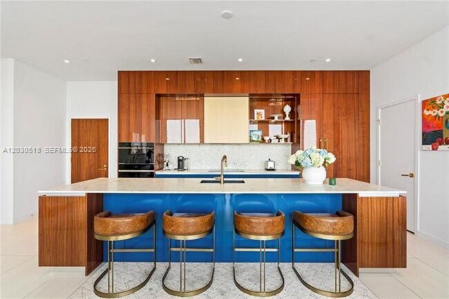 Foto del edificio - 2678 Tigertail Ave