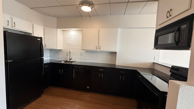 Building Photo - 5400 Memorial Dr