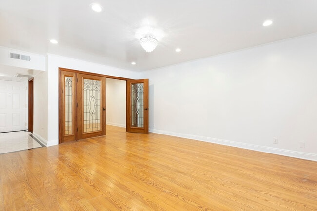 Building Photo - 14141 Dickens St