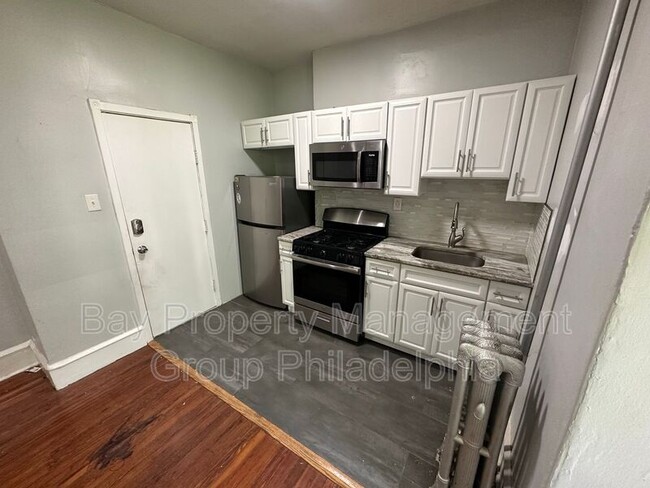 Building Photo - 435 E Walnut Ln