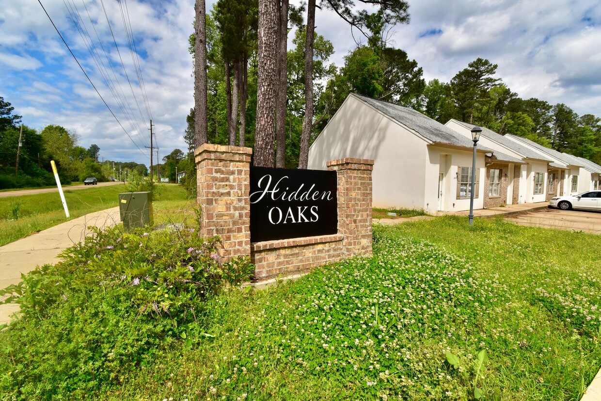 Primary Photo - Hidden Oaks Apartments