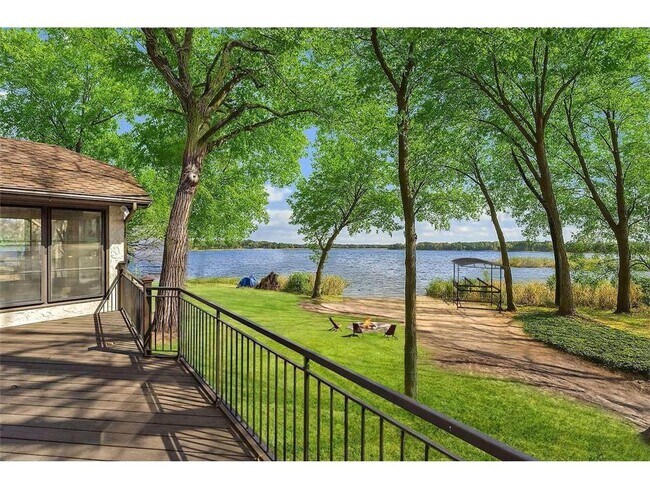 Foto del edificio - 5720 Oakview Ln N