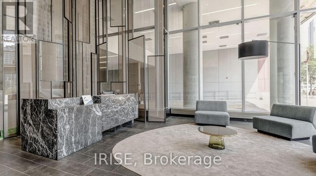 Building Photo - 576 Front St W