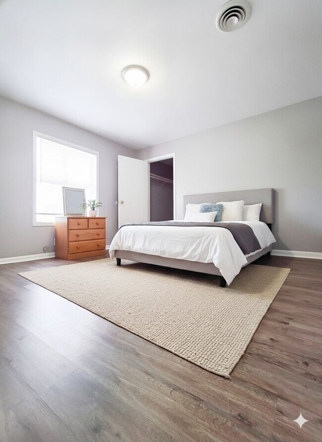 Foto del edificio - For Rent: Spacious 4-Bedroom, 2-Bathroom Home — Available Now!