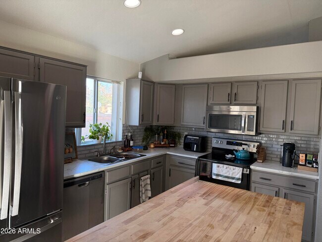 Foto del edificio - 9722 S Darrow Dr