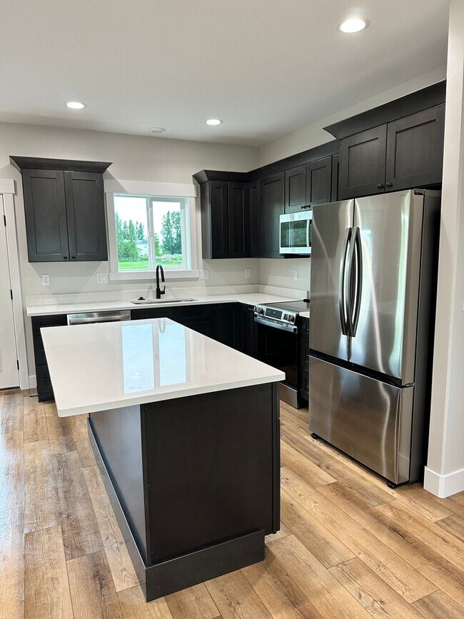 Foto del edificio - BRAND NEW 3 Bed 2.5 bath home in Rexburg -...
