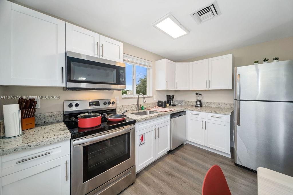 Foto principal - 2311 Scott St