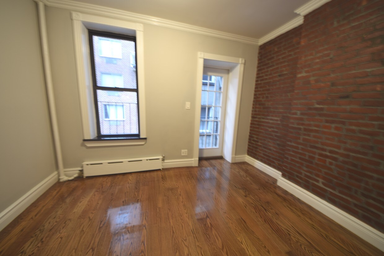 Primary Photo - 501 E 5th St