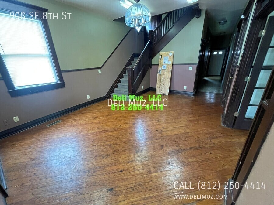 Primary Photo - 908 SE 8th St