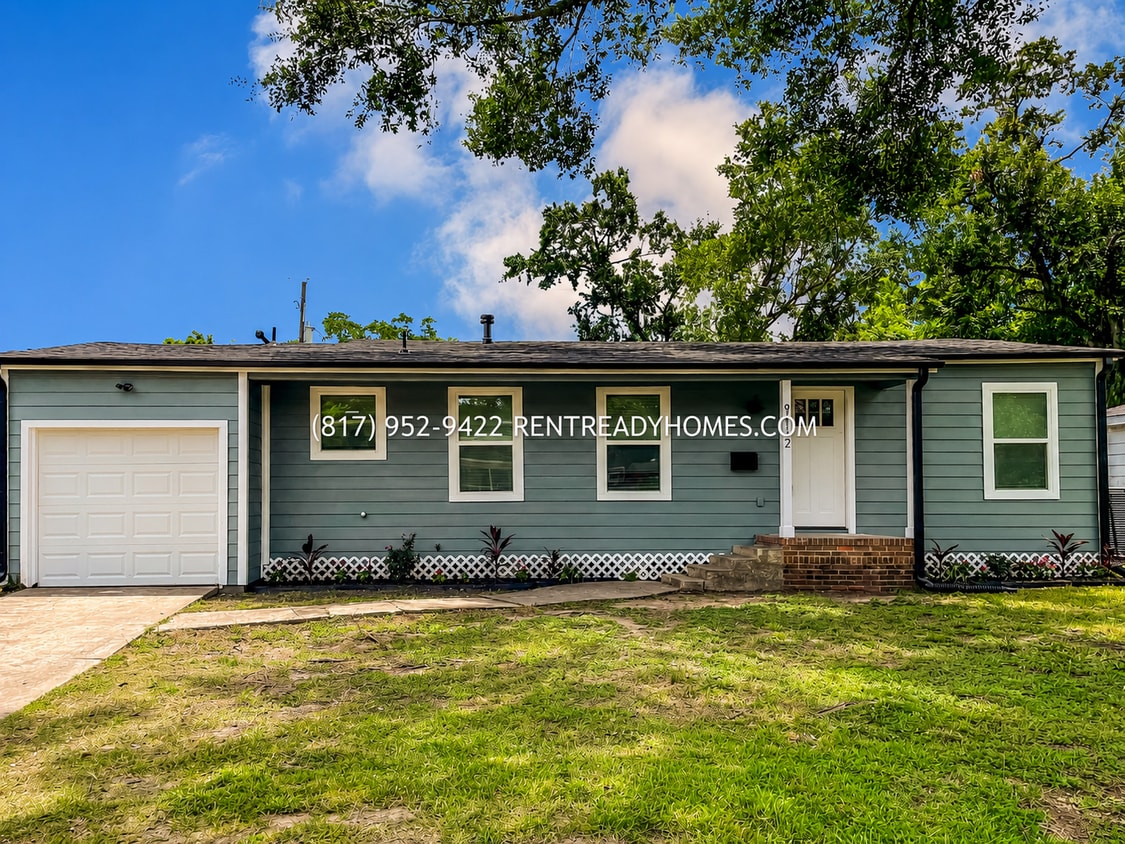 Photo - 8112 Barkley St