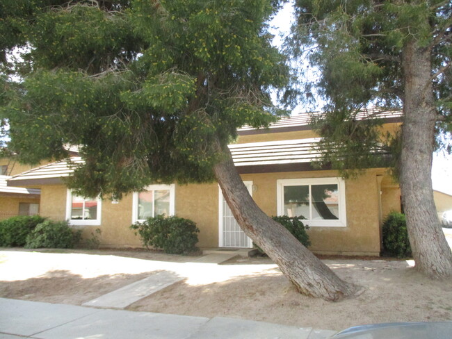Building Photo - 836 E Avenue J12