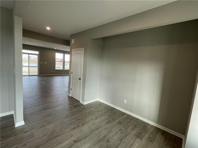 Building Photo - 15612 W Rail Dr