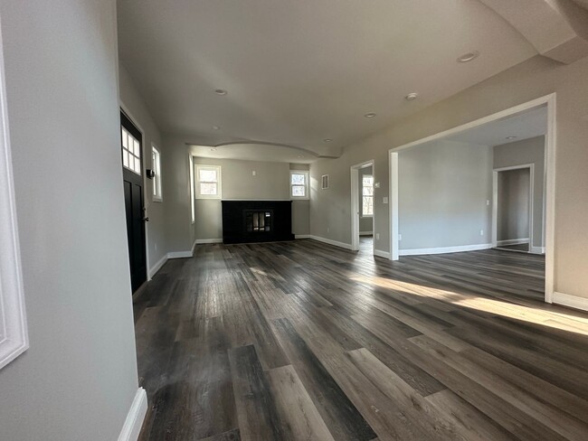 Building Photo - Beautiful Four-Bedroom House In Baltimore