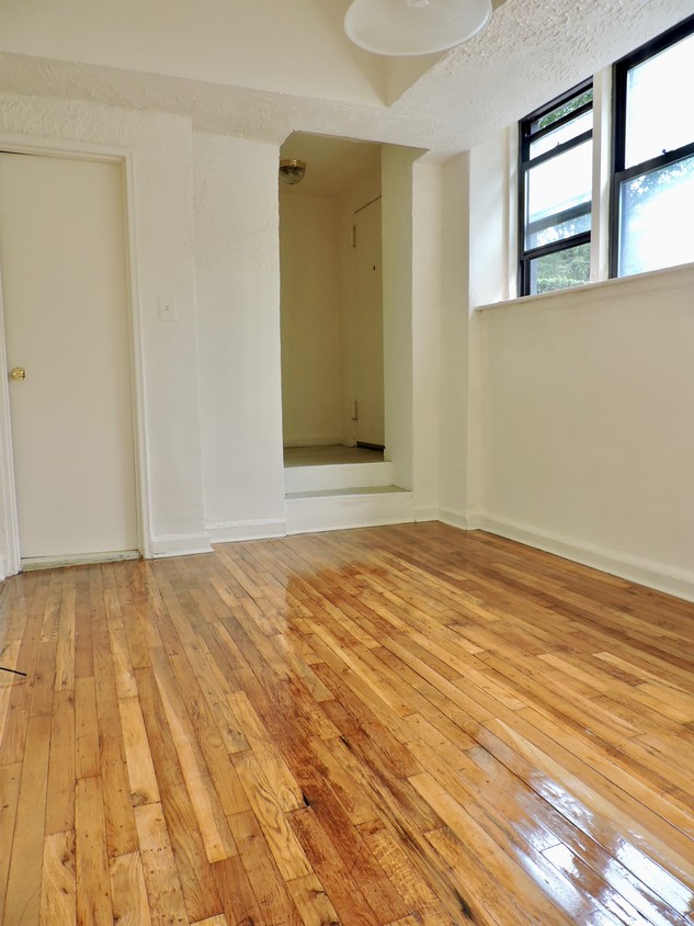 Foto principal - 9303 Shore Rd