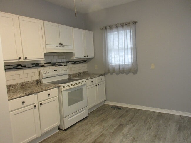 Building Photo - 301 N Main St