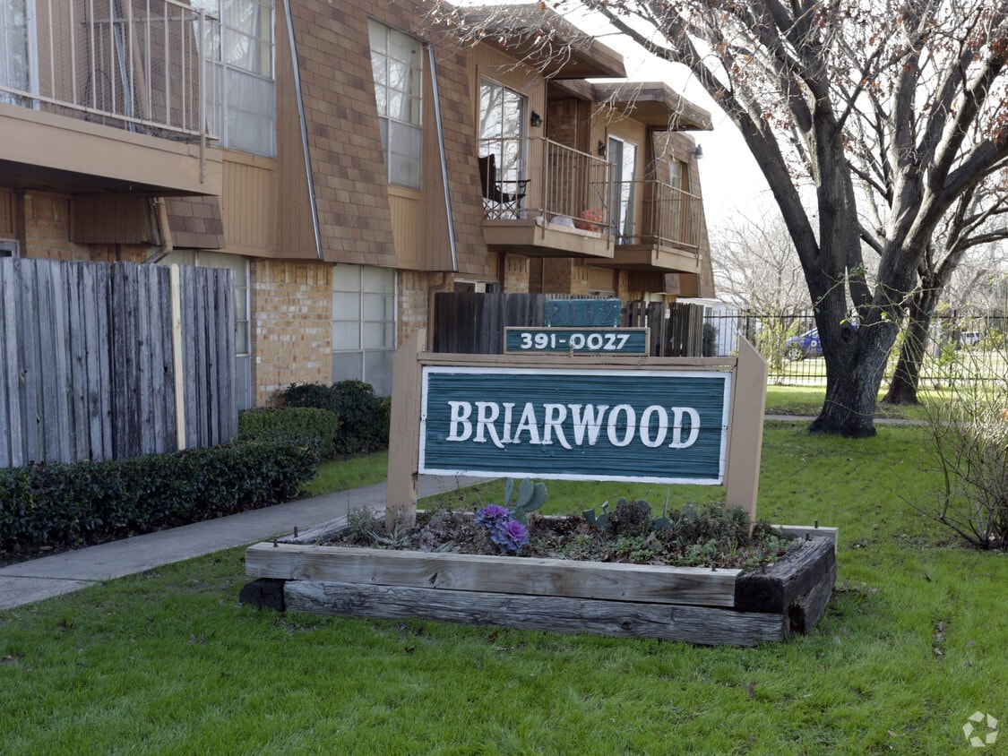 Briarwood Apartments 8002 Umphress Rd Dallas, TX Apartments for