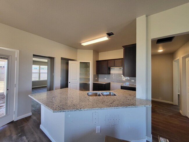 Building Photo - 631 Fallbrook Dr