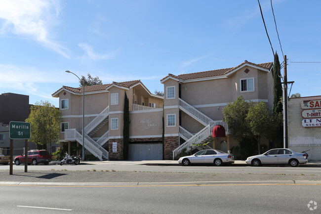 Foto principal - Pacific Oaks Apartments