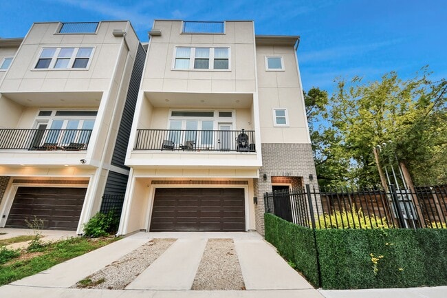 Building Photo - 2007 Briley St