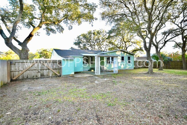 Foto del edificio - 305 Okaloosa Rd NE