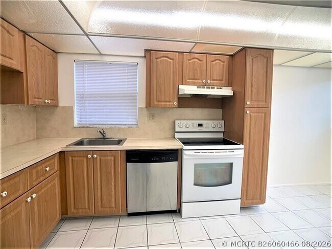 Foto del edificio - 8360 Sands Point Blvd