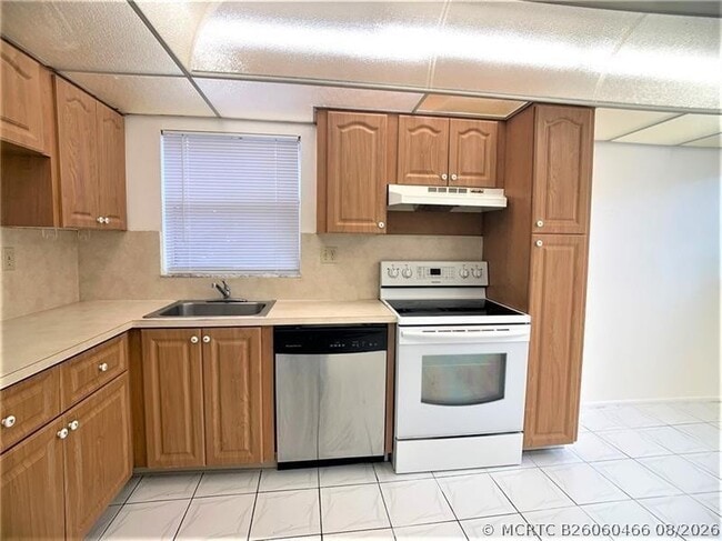 Building Photo - 8360 Sands Point Blvd