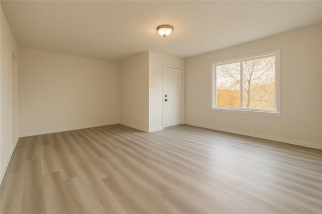 Building Photo - 1311 Kingston Dr