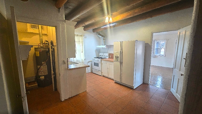 Building Photo - 523 Agua Fria St