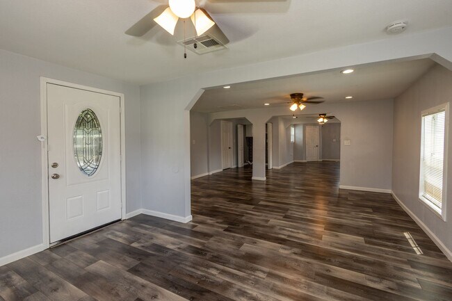 Foto del edificio - Cute and cozy 3 bedroom / 2 bath home in L...