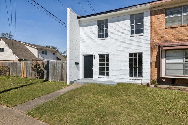 Foto del edificio - 9114 Kempwood Dr