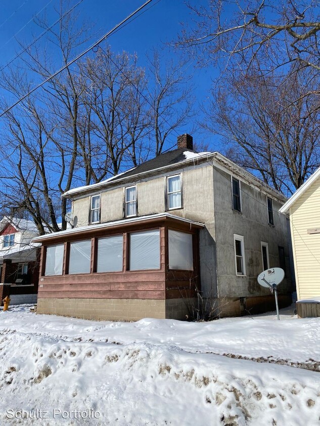 Primary Photo - 702-702 Main St