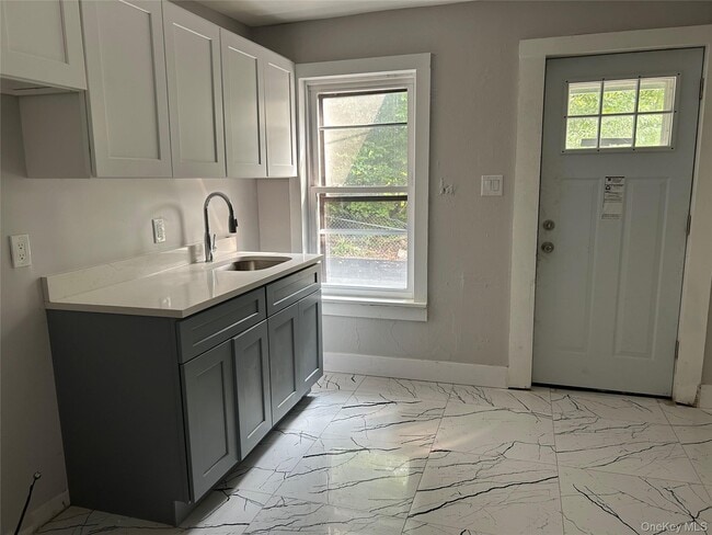 Building Photo - 404 NY-52