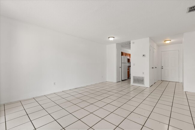 Foto del edificio - 6921 Longmeade Ln