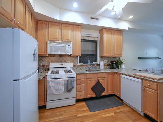Foto del edificio - 2843 N Lakewood Ave