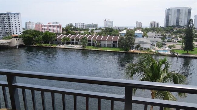 Foto del edificio - 2880 NE 14th Street Causeway