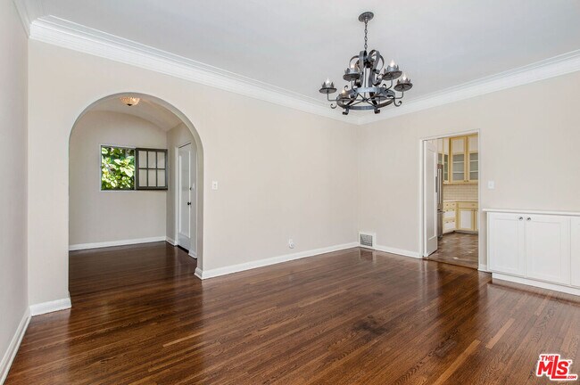 Building Photo - 846 S Lucerne Blvd