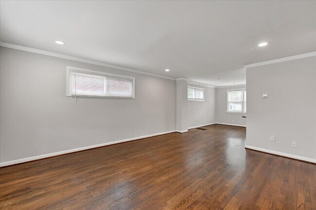 Foto del edificio - 8611 Ellen Ct