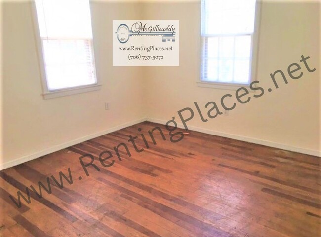Building Photo - 1226 Holden Dr