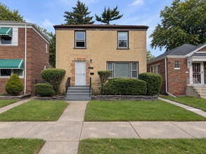 Building Photo - 8339 S Hamilton Ave
