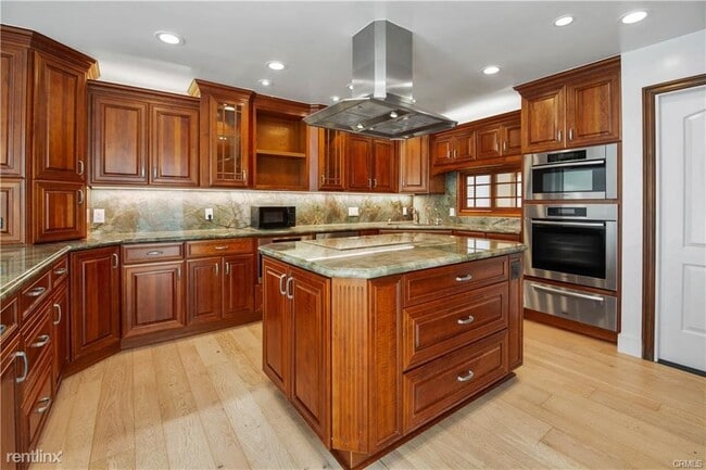 Building Photo - 4 br, 5 bath House - 108 Via Undine