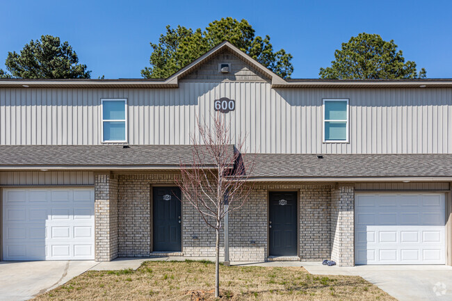 Foto del edificio - German Oaks Townhomes