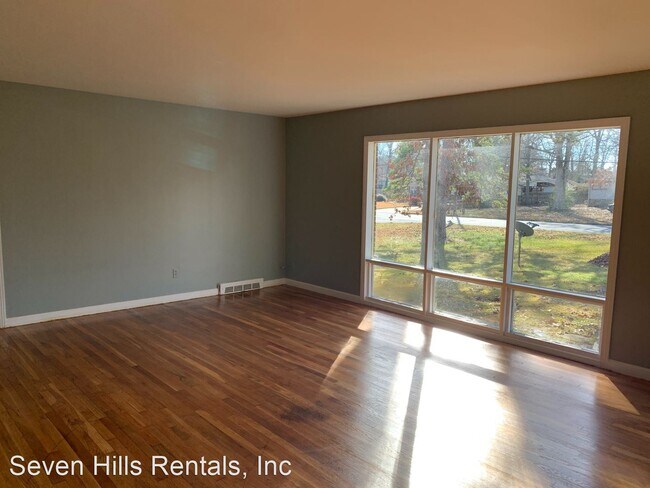 Building Photo - 3 br, 1.5 bath House - 2622 Garden Lakes Blvd
