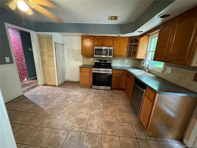 Foto del edificio - 220 Seven Springs Mountain Rd